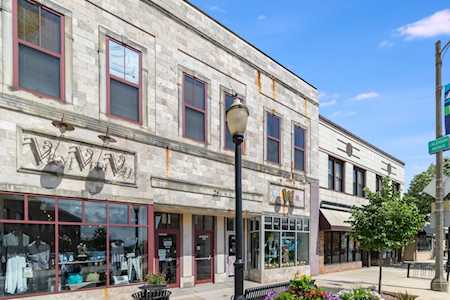 25 S La Grange Rd #F La Grange,  IL 60525