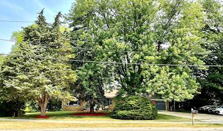 27W240 Bauer Rd Naperville,  IL 60563