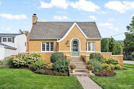 901 Santa Rosa Ave Wheaton,  IL 60187