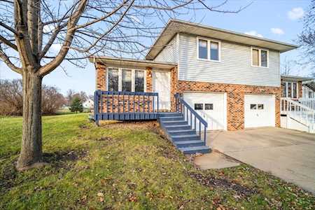 2402 Arrowhead Dr Bloomington,  IL 61704