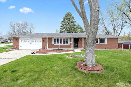 825 Mohawk Dr Elgin,  IL 60120