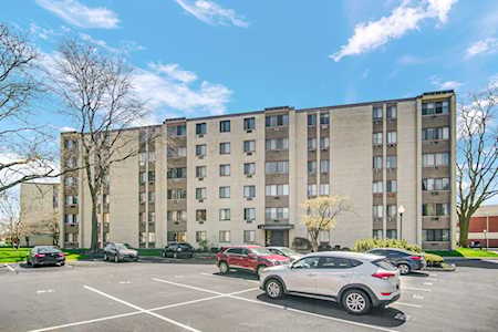 9745 S Karlov Ave #202 Oak Lawn,  IL 60453
