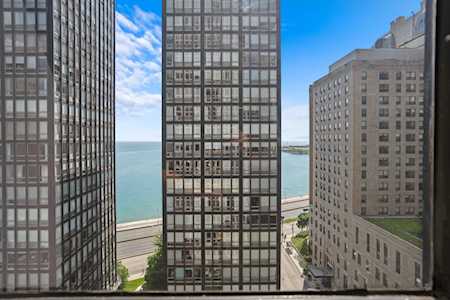 260 E Chestnut St #1811 Chicago,  IL 60611