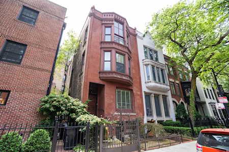 31 E Scott St Chicago,  IL 60610