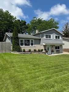 8930 Oakwood Dr Hickory Hills,  IL 60457