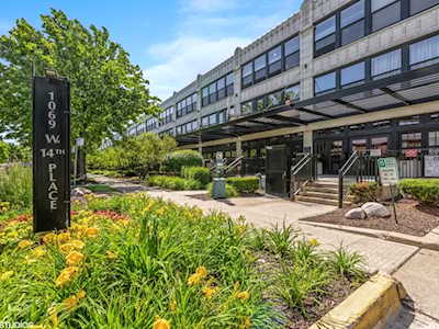 1069 W 14th Place #207 Chicago,  IL 60608