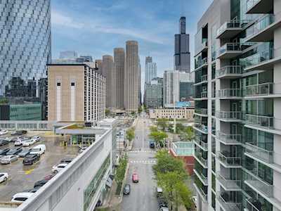 123 S Green St #702B Chicago,  IL 60607
