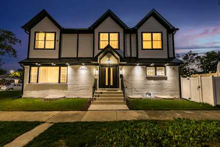 8422 E Prairie Rd Skokie,  IL 60076