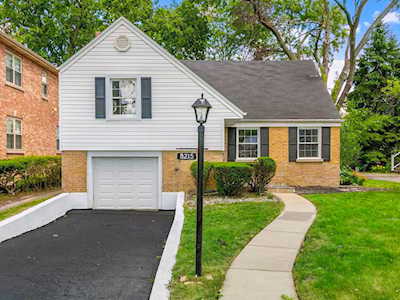 8215 N Merrill St Niles,  IL 60714