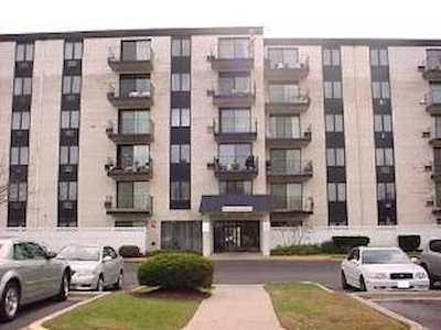 9118 W Elmwood Dr #1F Niles,  IL 60714