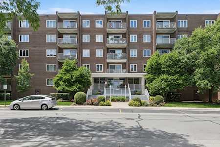 900 Center St #4H Des Plaines,  IL 60016