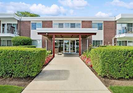 100 Deborah Ln #3A Wheeling,  IL 60090