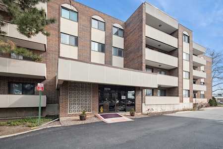 9240 Gross Point Rd #110 Skokie,  IL 60077