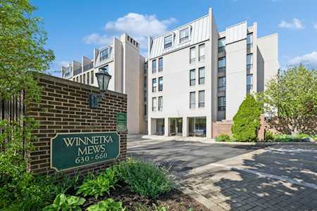 640 Winnetka Mews St #103 Winnetka,  IL 60093