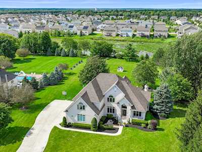 36W764 E Ridgewood Dr St. Charles,  IL 60175