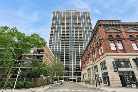 1560 N Sandburg Terrace #2004 Chicago,  IL 60610