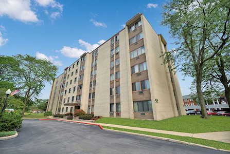 9745 S Karlov Ave #201 Oak Lawn,  IL 60453