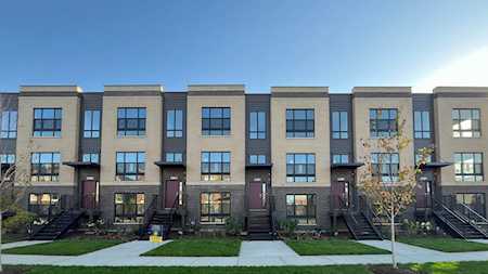 1261 Lakepointe Dr Schaumburg,  IL 60173