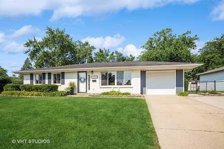 320 N Salem Dr Schaumburg,  IL 60194