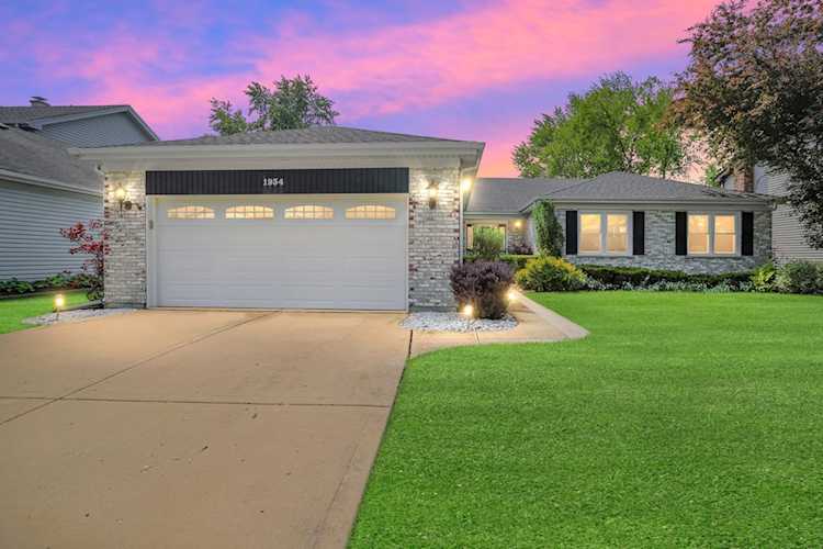 1934 N Brighton Place Arlington Heights, IL 60004 | MLS 11809960 Photo 1